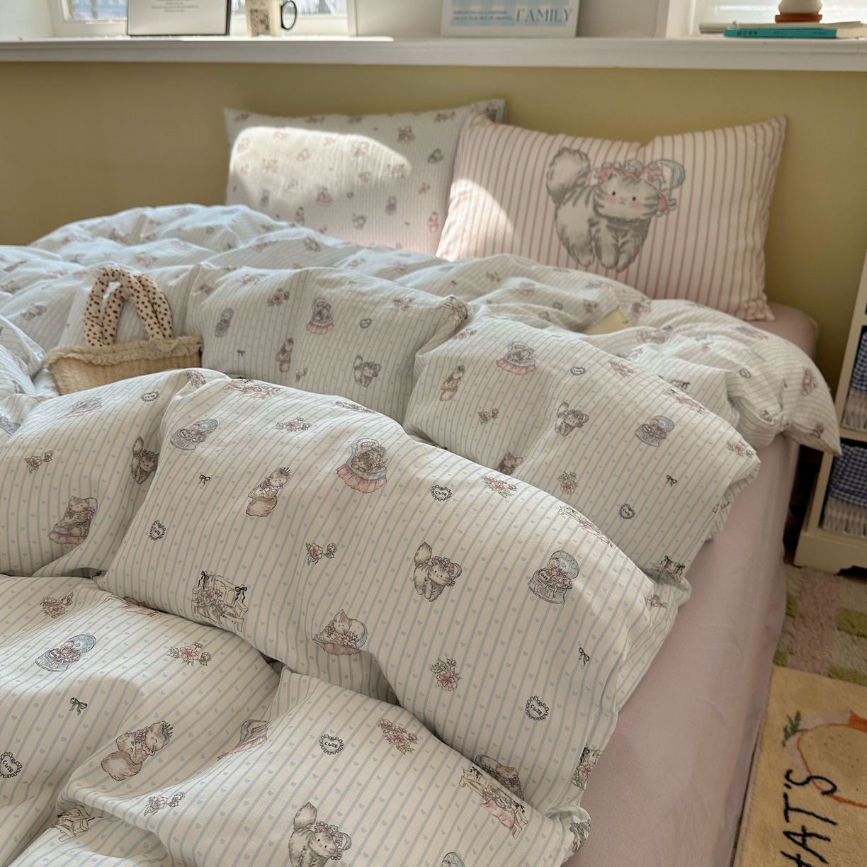 91家纺网 家纺一手货源 找家纺 耀悦家纺 2026新款双层纱全棉四件套大版枕套混搭款博主ins风格款纯棉四件套 优雅布偶猫