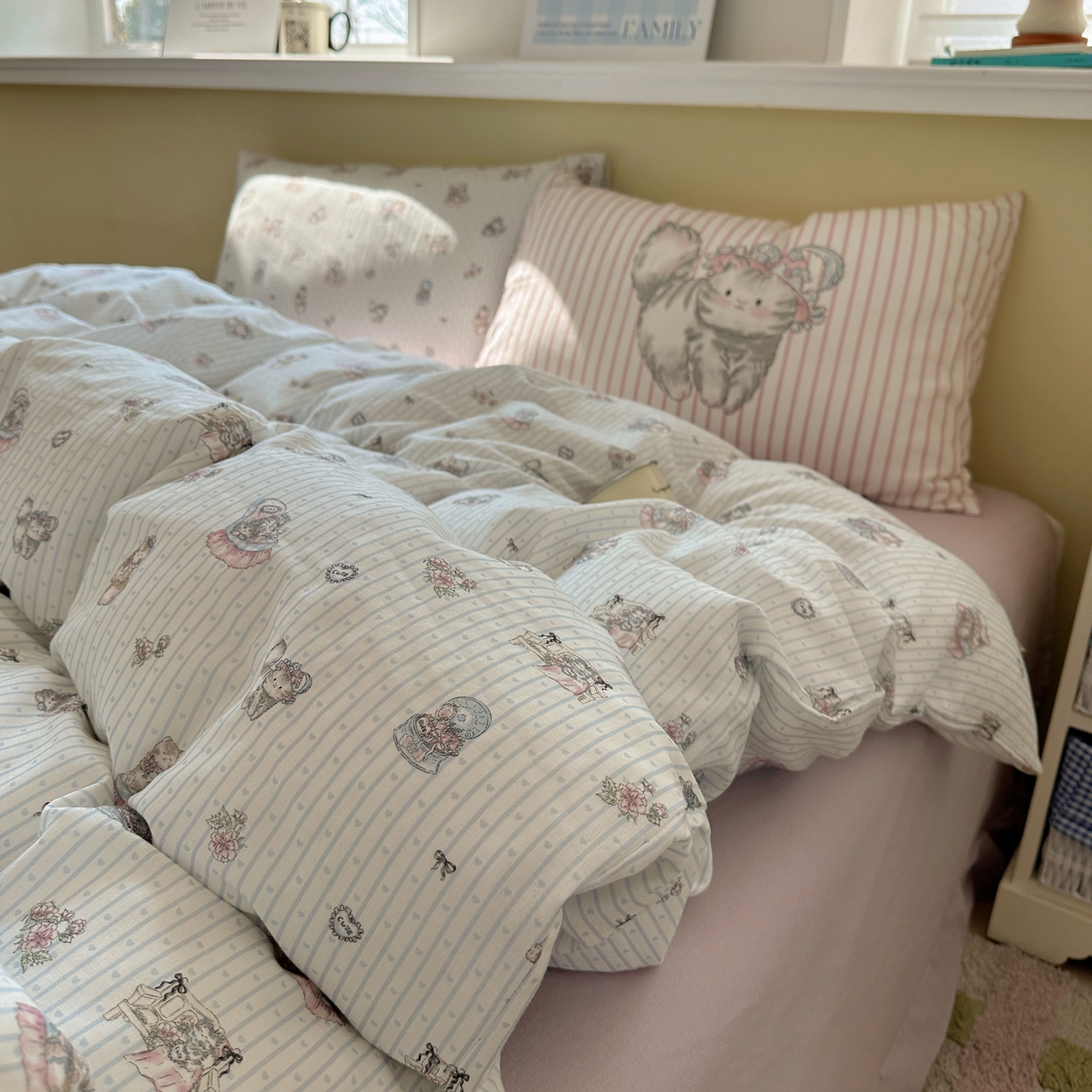 91家纺网 家纺一手货源 找家纺 耀悦家纺 2026新款双层纱全棉四件套大版枕套混搭款博主ins风格款纯棉四件套 优雅布偶猫