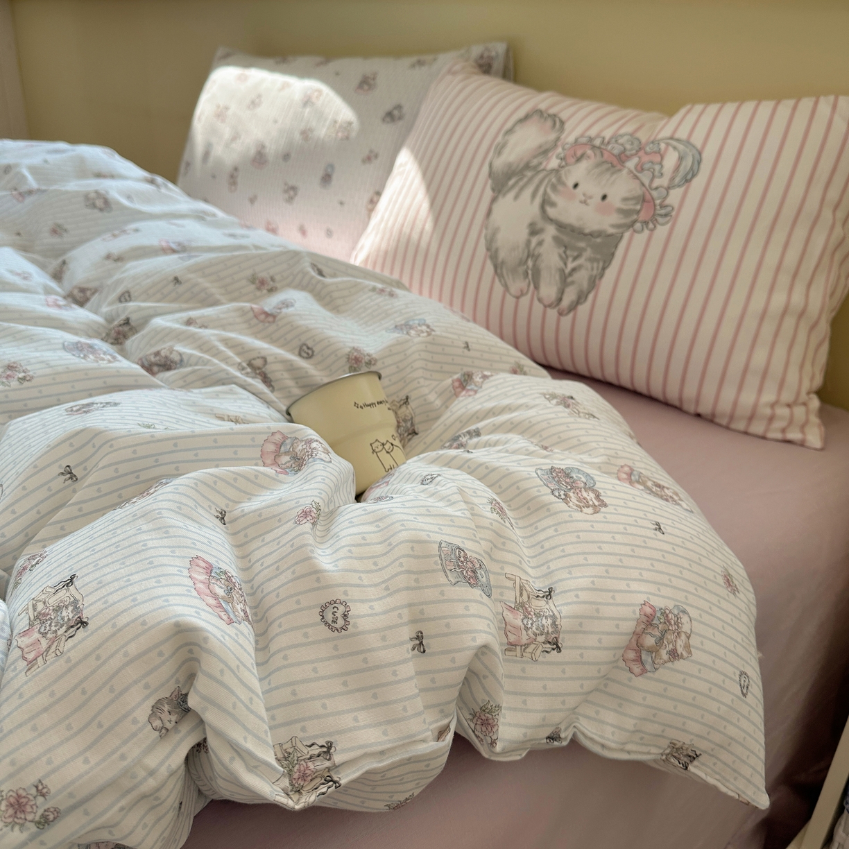 91家纺网 家纺一手货源 找家纺 耀悦家纺 2026新款双层纱全棉四件套大版枕套混搭款博主ins风格款纯棉四件套 优雅布偶猫