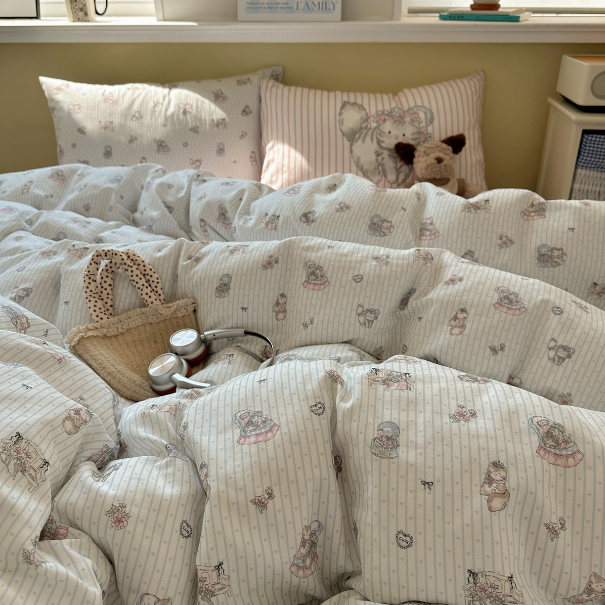 91家纺网 家纺一手货源 找家纺 耀悦家纺 2026新款双层纱全棉四件套大版枕套混搭款博主ins风格款纯棉四件套 优雅布偶猫