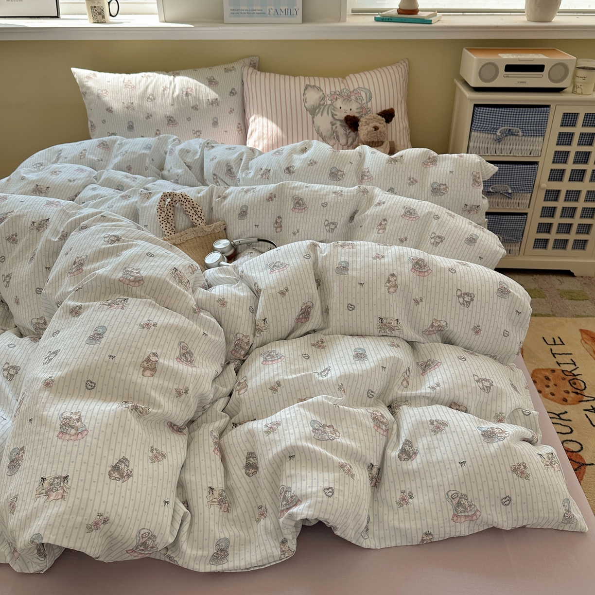 91家纺网 家纺一手货源 找家纺 耀悦家纺 2026新款双层纱全棉四件套大版枕套混搭款博主ins风格款纯棉四件套 优雅布偶猫