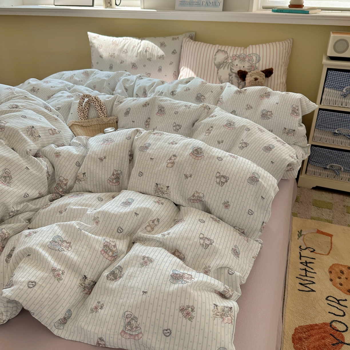 91家纺网 家纺一手货源 找家纺 耀悦家纺 2026新款双层纱全棉四件套大版枕套混搭款博主ins风格款纯棉四件套 优雅布偶猫