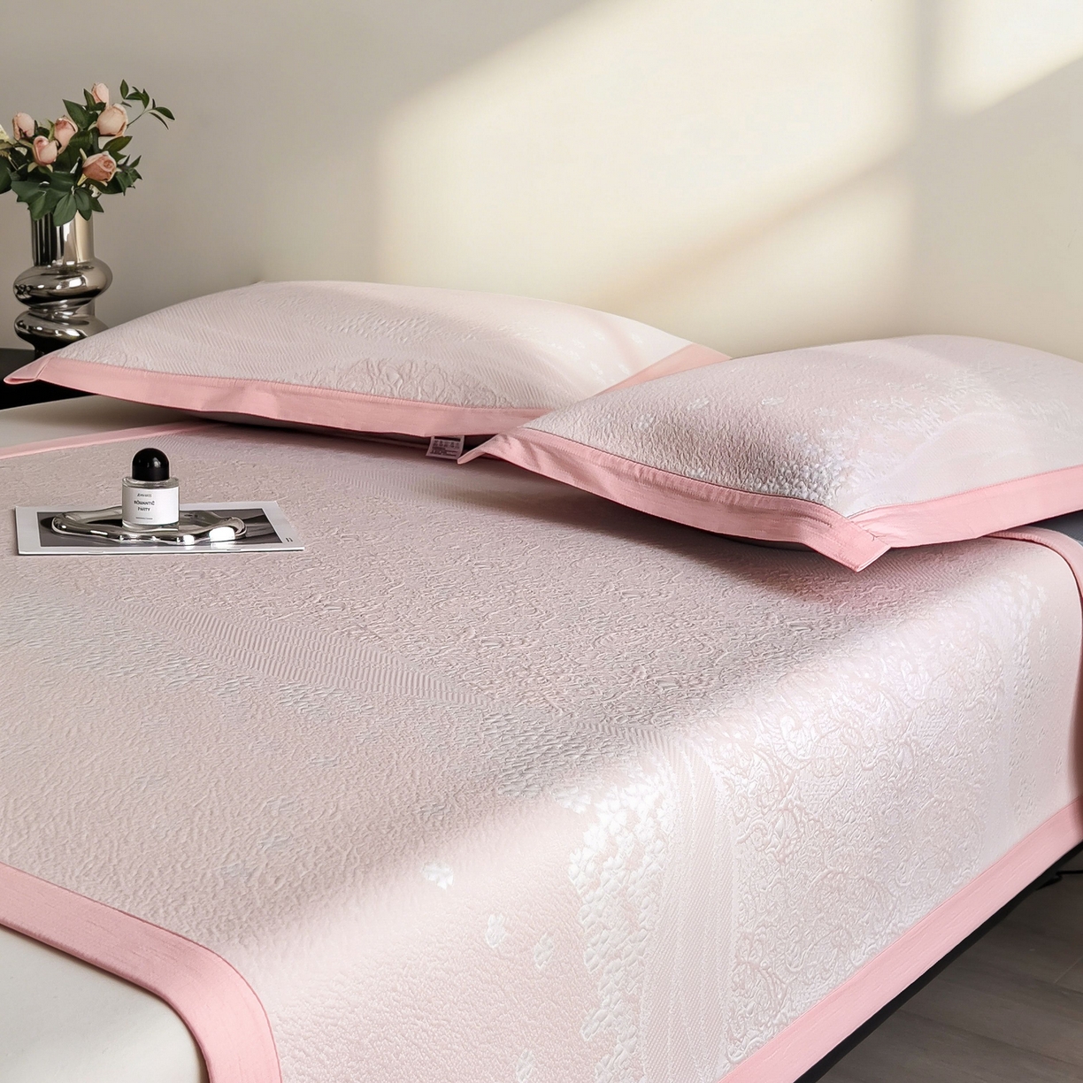 91家纺网 家纺一手货源 找家纺 孩子王家纺 2026春夏新款PE乙纶学生宿舍高克重凉感值过0.21冰豆豆席凉感席子凉席席子 花园蜜裸粉 床单款