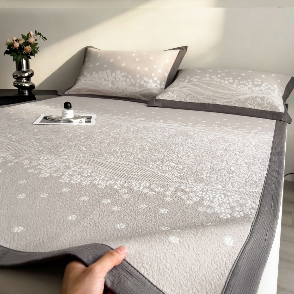 91家纺网 家纺一手货源 找家纺 孩子王家纺 2026春夏新款PE乙纶学生宿舍高克重凉感值过0.21冰豆豆席凉感席子凉席席子 花园奶酪咖 床单款