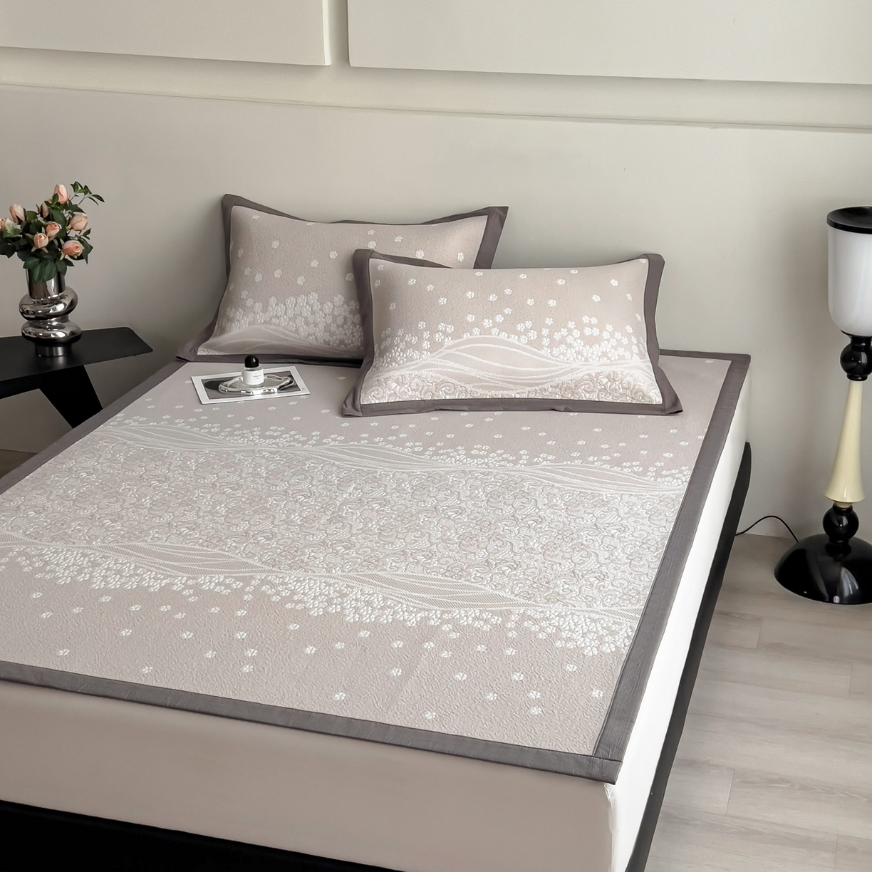 91家纺网 家纺一手货源 找家纺 孩子王家纺 2026春夏新款PE乙纶学生宿舍高克重凉感值过0.21冰豆豆席凉感席子凉席席子 花园奶酪咖 床单款