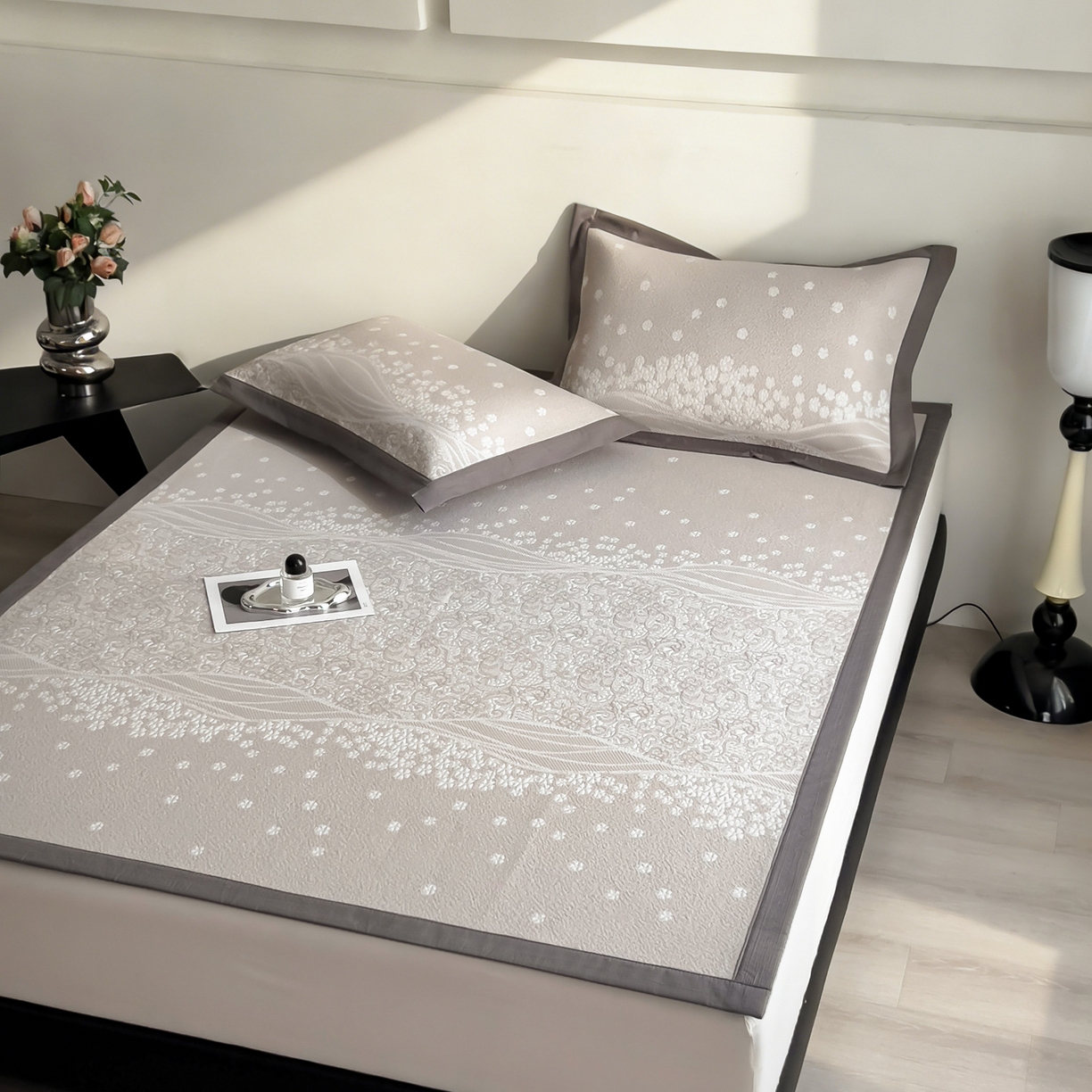 91家纺网 家纺一手货源 找家纺 孩子王家纺 2026春夏新款PE乙纶学生宿舍高克重凉感值过0.21冰豆豆席凉感席子凉席席子 花园奶酪咖 床单款