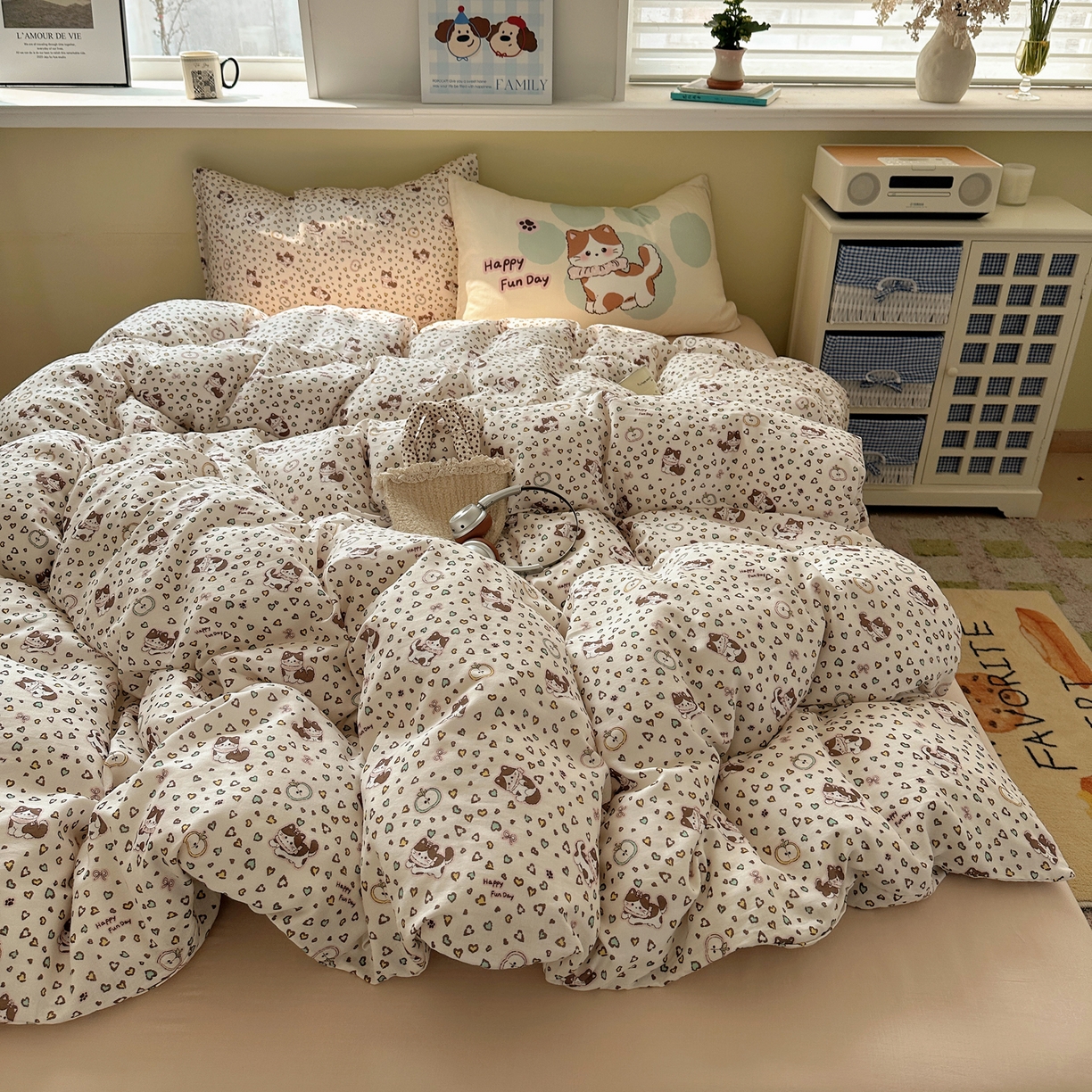 91家纺网 家纺一手货源 找家纺 耀悦家纺 2026新款双层纱全棉四件套大版枕套混搭款博主ins风格款纯棉四件套 combo苹果猫