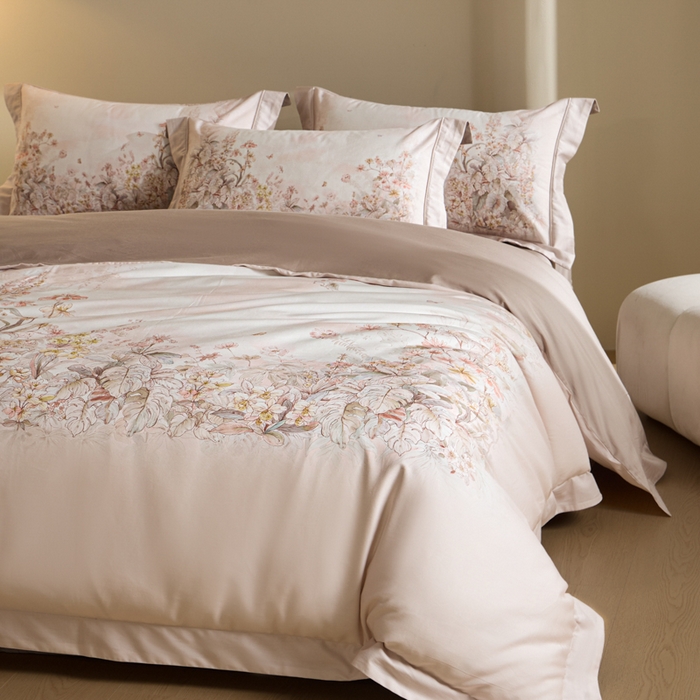 91家纺网 家纺一手货源 找家纺 U品汇 2026新品纯棉全棉平网大版数码印花四件套高端60支长绒棉贡缎埋绳宽边系列 轻烟蝶薇（米）