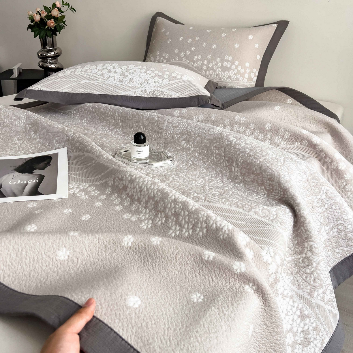 91家纺网 家纺一手货源 找家纺 孩子王家纺 2026春夏新款PE乙纶学生宿舍高克重凉感值过0.21冰豆豆席凉感席子凉席席子 花园奶酪咖 床单款