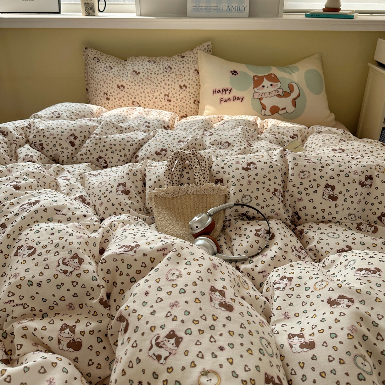 91家纺网 家纺一手货源 找家纺 耀悦家纺 2026新款双层纱全棉四件套大版枕套混搭款博主ins风格款纯棉四件套 combo苹果猫