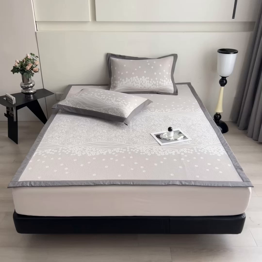 91家纺网 家纺一手货源 找家纺 孩子王家纺 2026春夏新款PE乙纶学生宿舍高克重凉感值过0.21冰豆豆席凉感席子凉席席子 花园奶酪咖 床单款