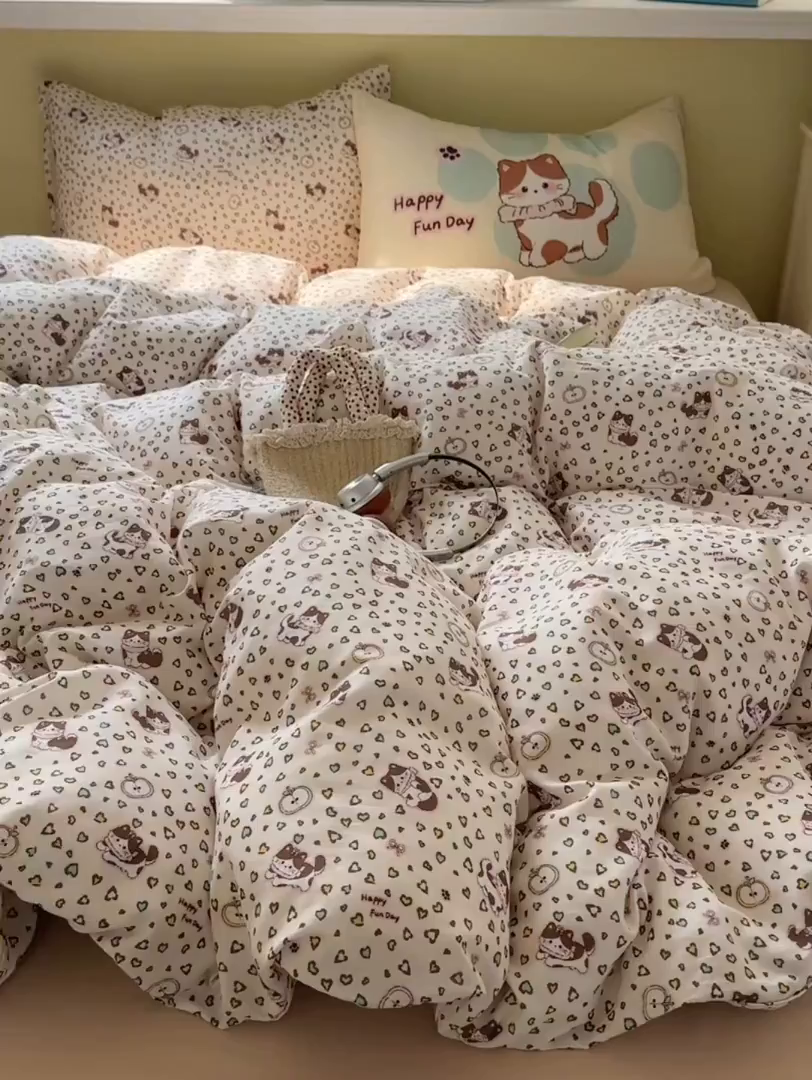 91家纺网 家纺一手货源 找家纺 耀悦家纺 2026新款双层纱全棉四件套大版枕套混搭款博主ins风格款纯棉四件套 combo苹果猫