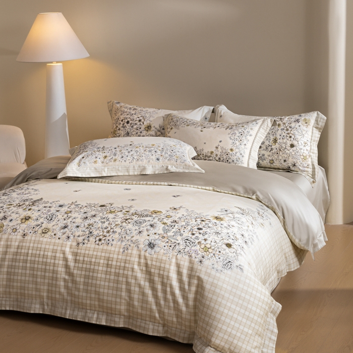 91家纺网 家纺一手货源 找家纺 U品汇 2026新品纯棉全棉平网大版数码印花四件套高端60支长绒棉贡缎埋绳宽边系列 素绘春野（香槟）