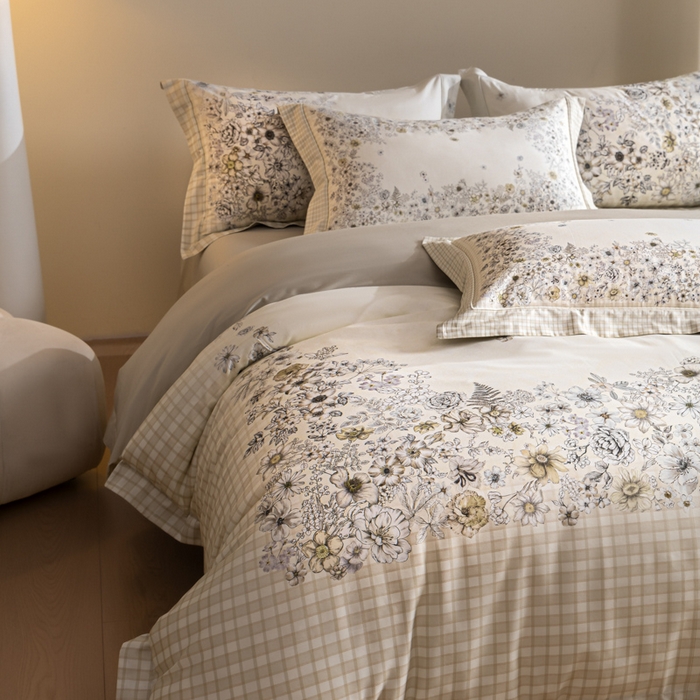 91家纺网 家纺一手货源 找家纺 U品汇 2026新品纯棉全棉平网大版数码印花四件套高端60支长绒棉贡缎埋绳宽边系列 素绘春野（香槟）