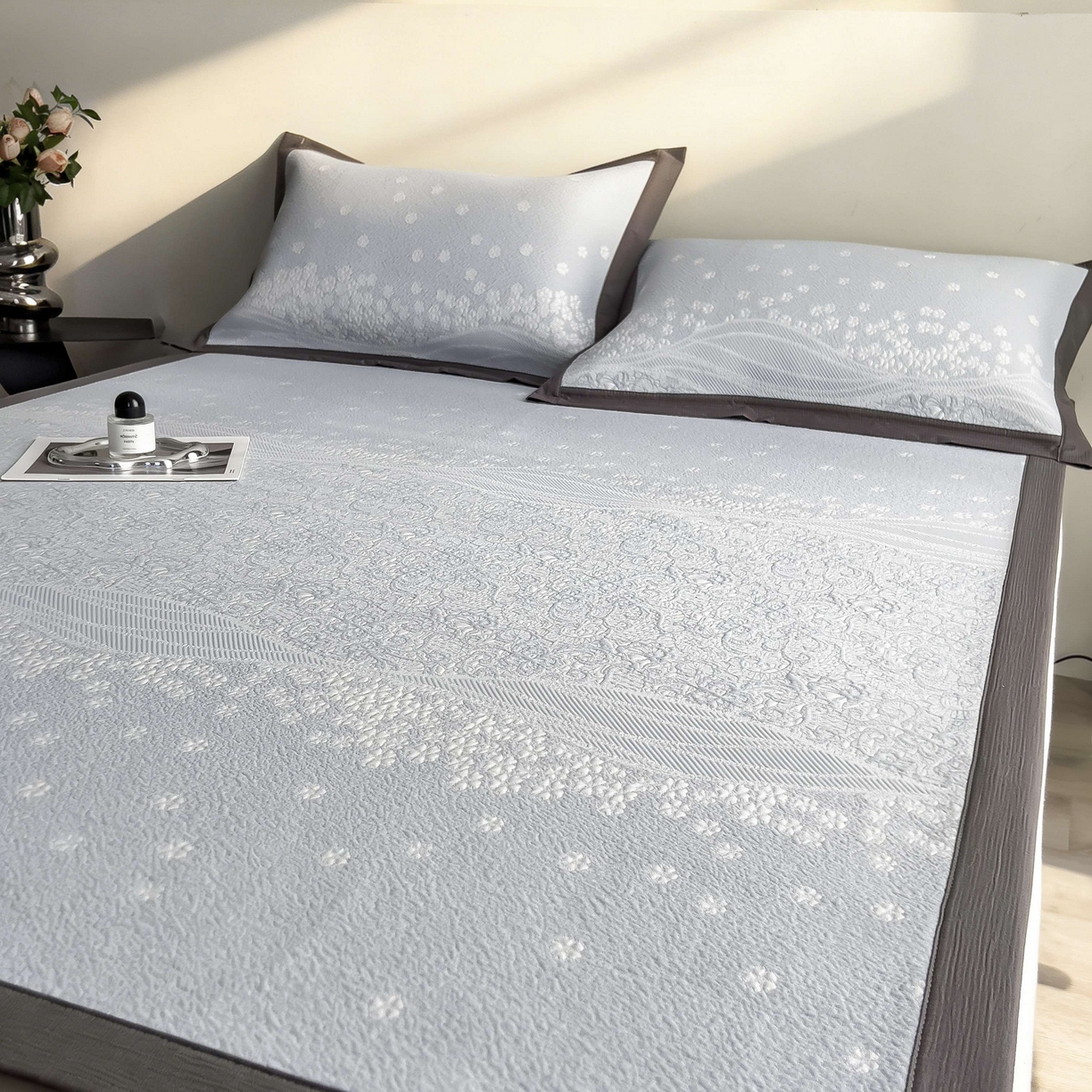 91家纺网 家纺一手货源 找家纺 孩子王家纺 2026春夏新款PE乙纶学生宿舍高克重凉感值过0.21冰豆豆席凉感席子凉席席子 花园尼罗淡蓝 床单款