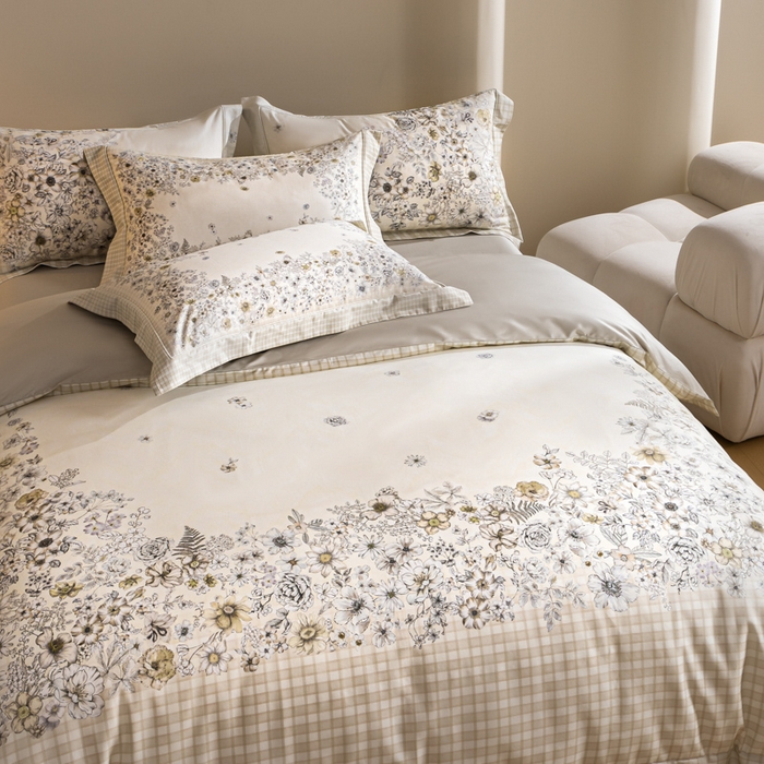 91家纺网 家纺一手货源 找家纺 U品汇 2026新品纯棉全棉平网大版数码印花四件套高端60支长绒棉贡缎埋绳宽边系列 素绘春野（香槟）