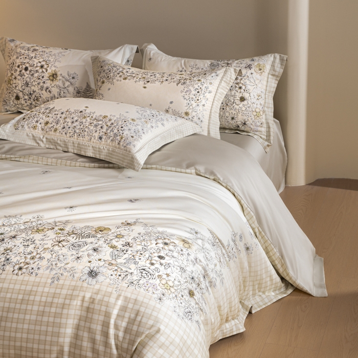 91家纺网 家纺一手货源 找家纺 U品汇 2026新品纯棉全棉平网大版数码印花四件套高端60支长绒棉贡缎埋绳宽边系列 素绘春野（香槟）