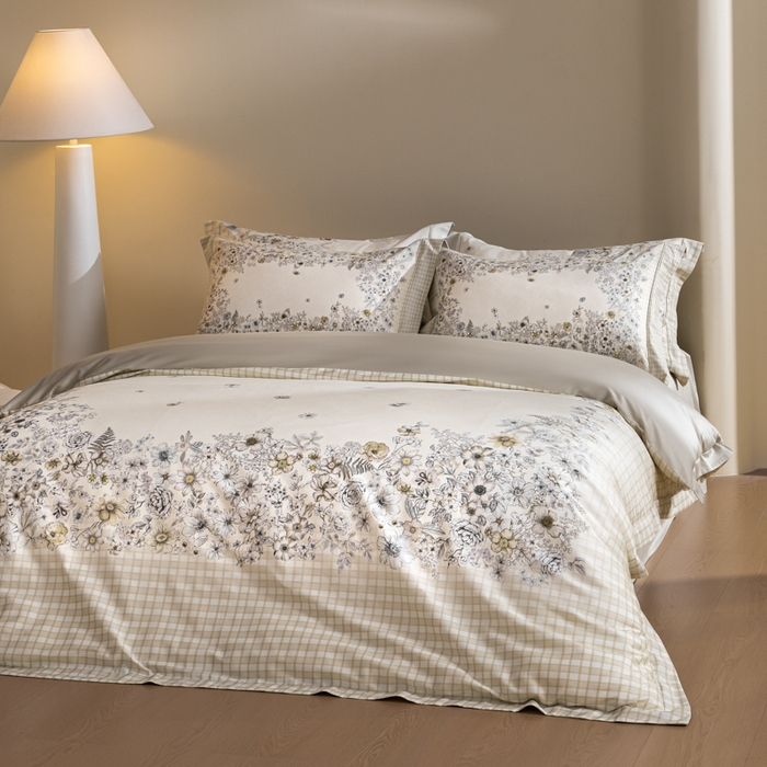 91家纺网 家纺一手货源 找家纺 U品汇 2026新品纯棉全棉平网大版数码印花四件套高端60支长绒棉贡缎埋绳宽边系列 素绘春野（香槟）