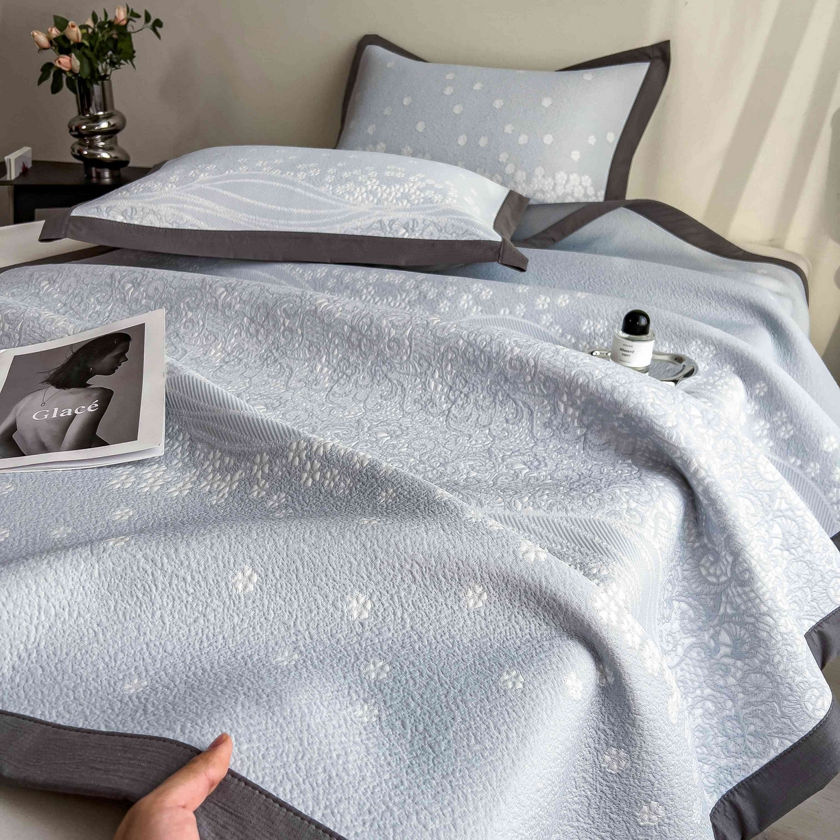 91家纺网 家纺一手货源 找家纺 孩子王家纺 2026春夏新款PE乙纶学生宿舍高克重凉感值过0.21冰豆豆席凉感席子凉席席子 花园尼罗淡蓝 床单款