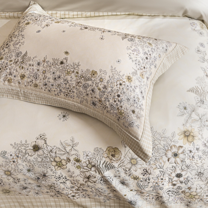 91家纺网 家纺一手货源 找家纺 U品汇 2026新品纯棉全棉平网大版数码印花四件套高端60支长绒棉贡缎埋绳宽边系列 素绘春野（香槟）