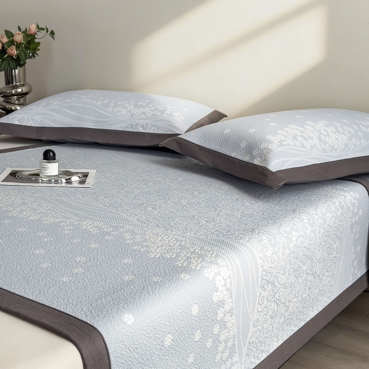 91家纺网 家纺一手货源 找家纺 孩子王家纺 2026春夏新款PE乙纶学生宿舍高克重凉感值过0.21冰豆豆席凉感席子凉席席子 花园尼罗淡蓝 床单款