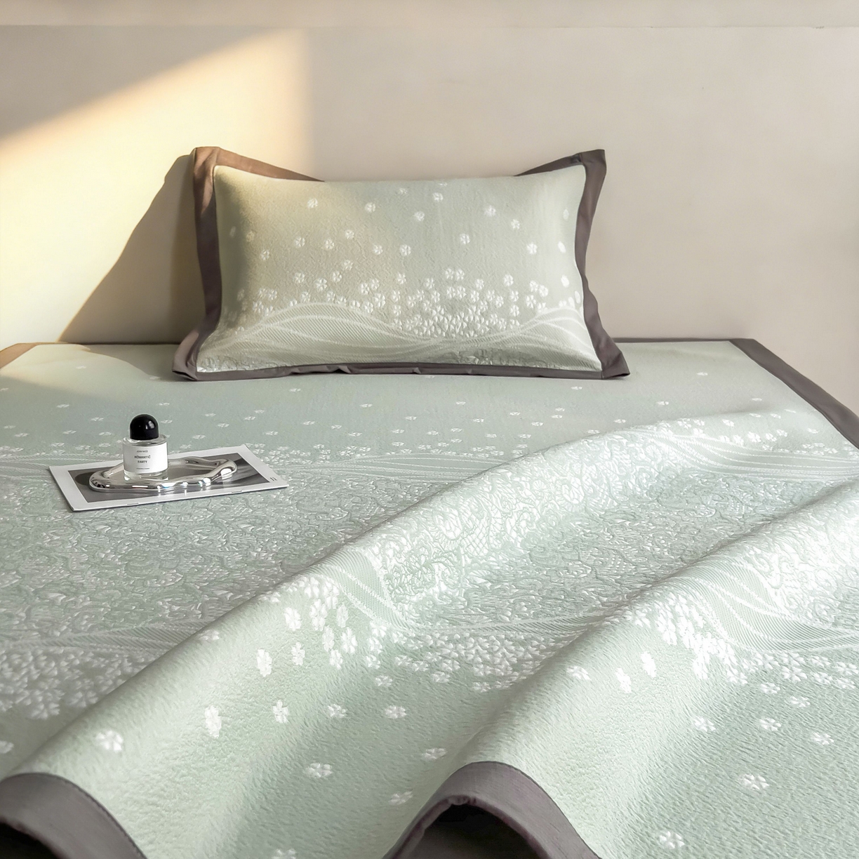 91家纺网 家纺一手货源 找家纺 孩子王家纺 2026春夏新款PE乙纶学生宿舍高克重凉感值过0.21冰豆豆席凉感席子凉席席子 花园青草绿 床单款