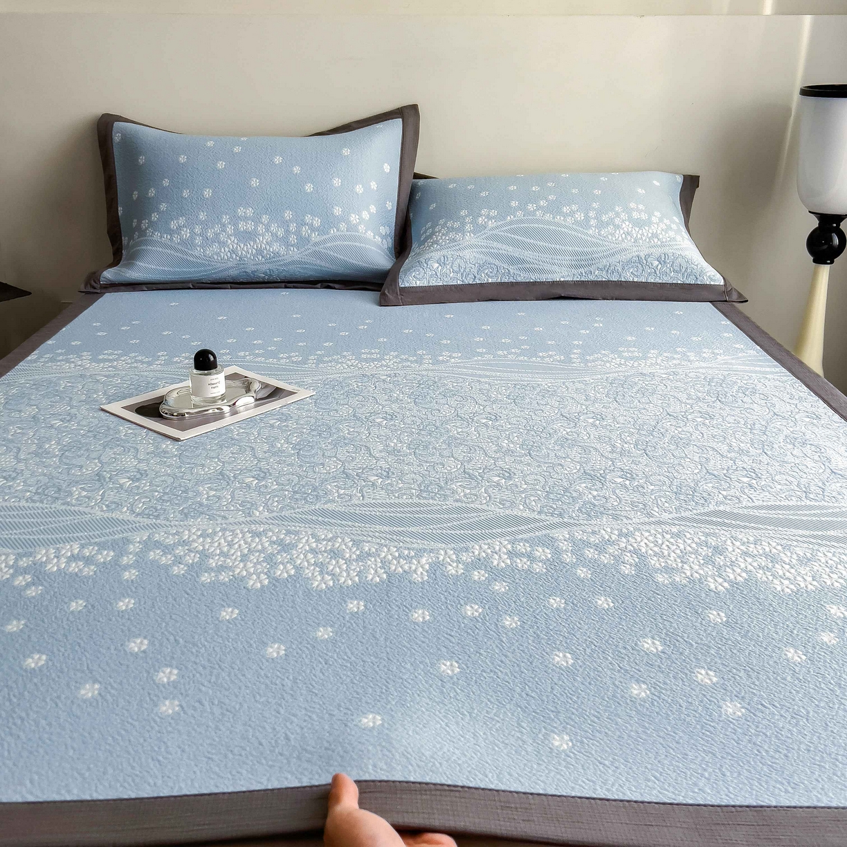 91家纺网 家纺一手货源 找家纺 孩子王家纺 2026春夏新款PE乙纶学生宿舍高克重凉感值过0.21冰豆豆席凉感席子凉席席子 花园星雾蓝 床单款