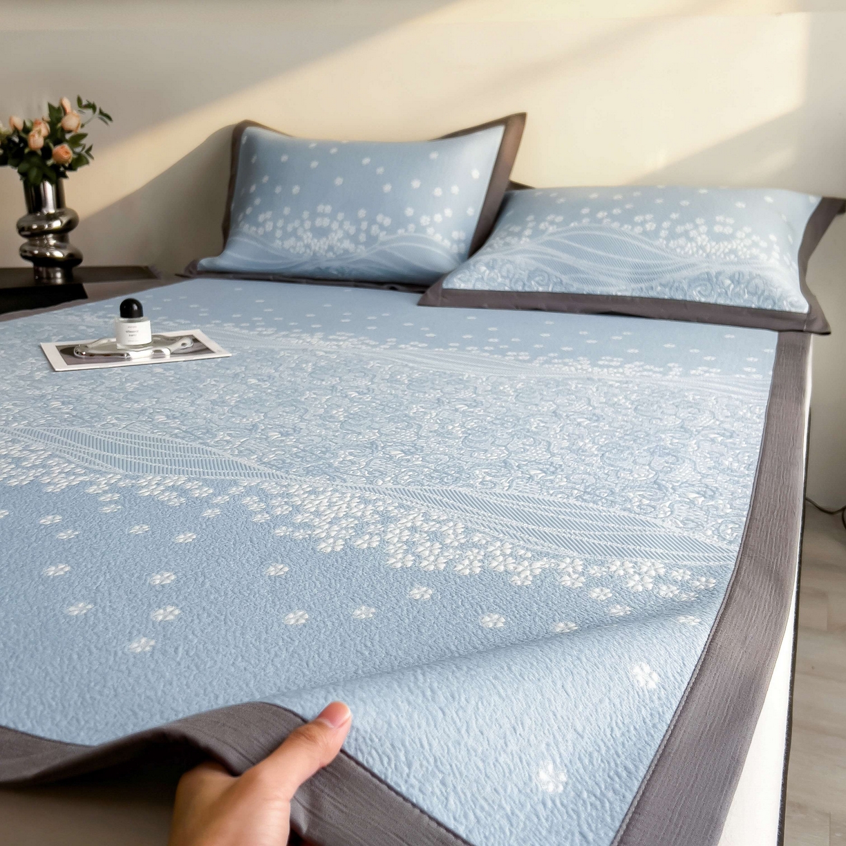 91家纺网 家纺一手货源 找家纺 孩子王家纺 2026春夏新款PE乙纶学生宿舍高克重凉感值过0.21冰豆豆席凉感席子凉席席子 花园星雾蓝 床单款