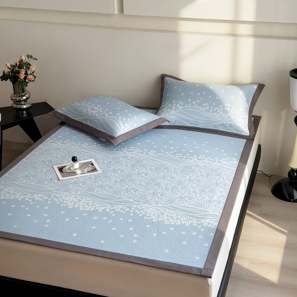 91家纺网 家纺一手货源 找家纺 孩子王家纺 2026春夏新款PE乙纶学生宿舍高克重凉感值过0.21冰豆豆席凉感席子凉席席子 花园星雾蓝 床单款