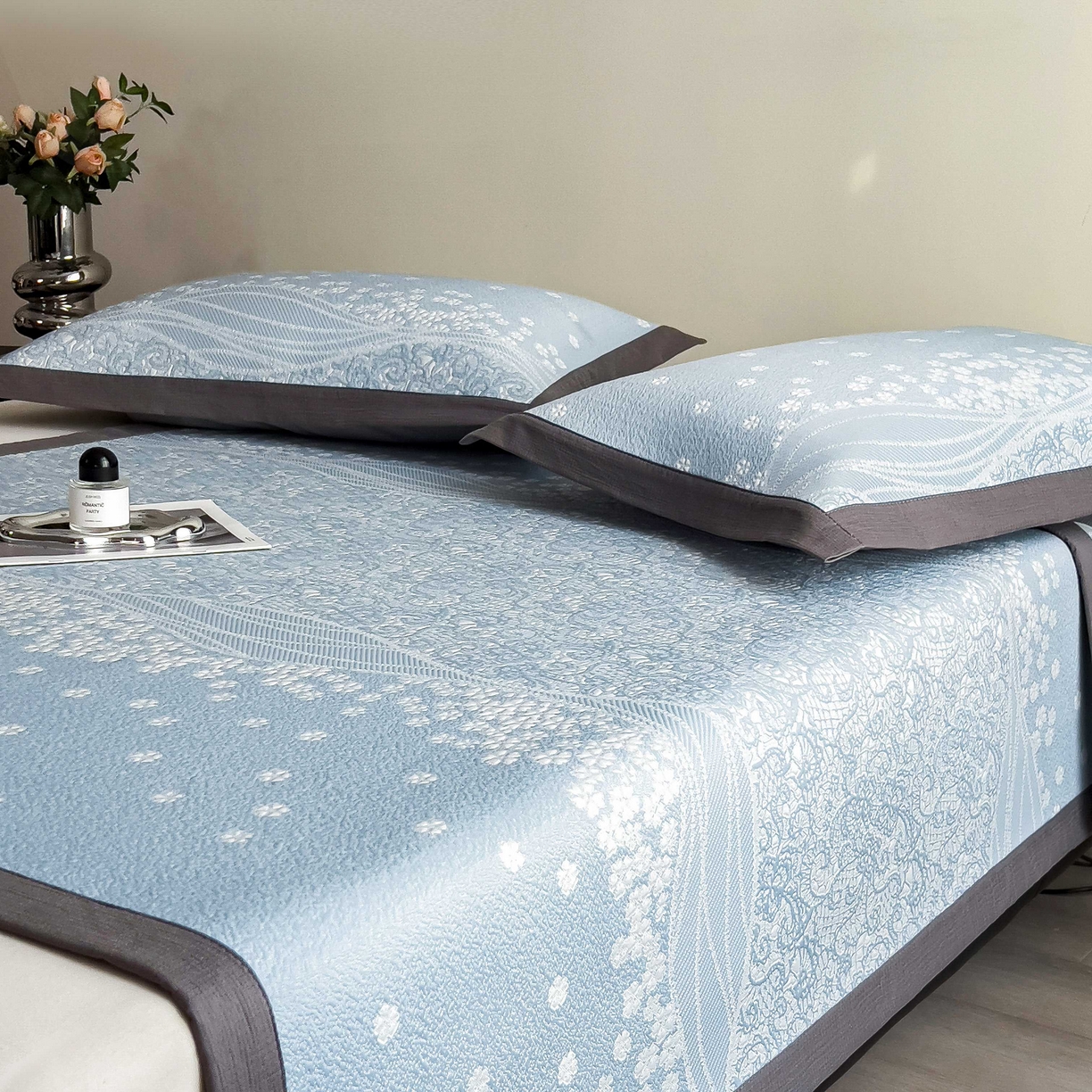 91家纺网 家纺一手货源 找家纺 孩子王家纺 2026春夏新款PE乙纶学生宿舍高克重凉感值过0.21冰豆豆席凉感席子凉席席子 花园星雾蓝 床单款