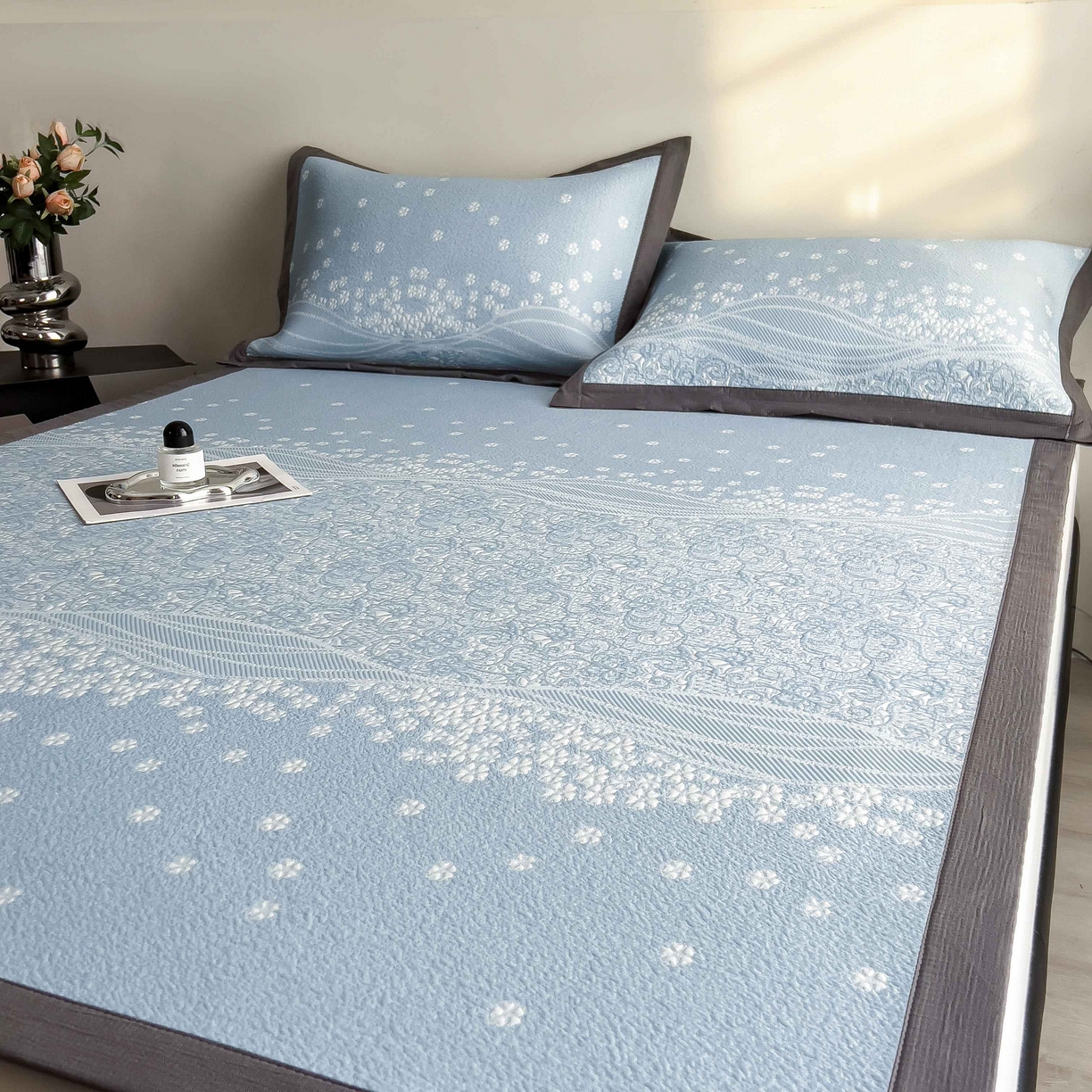 91家纺网 家纺一手货源 找家纺 孩子王家纺 2026春夏新款PE乙纶学生宿舍高克重凉感值过0.21冰豆豆席凉感席子凉席席子 花园星雾蓝 床单款