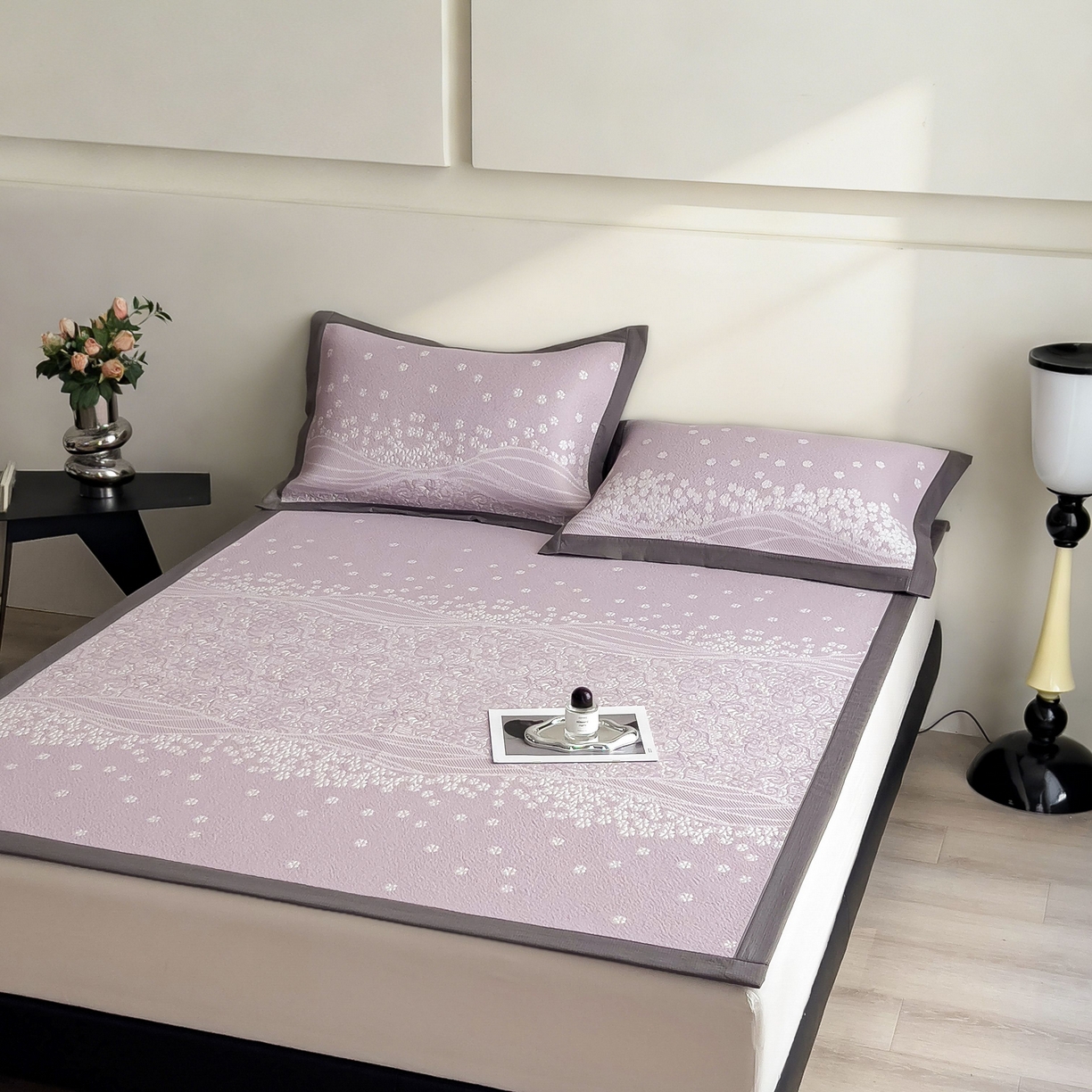 91家纺网 家纺一手货源 找家纺 孩子王家纺 2026春夏新款PE乙纶学生宿舍高克重凉感值过0.21冰豆豆席凉感席子凉席席子 花园燕尾紫 床单款