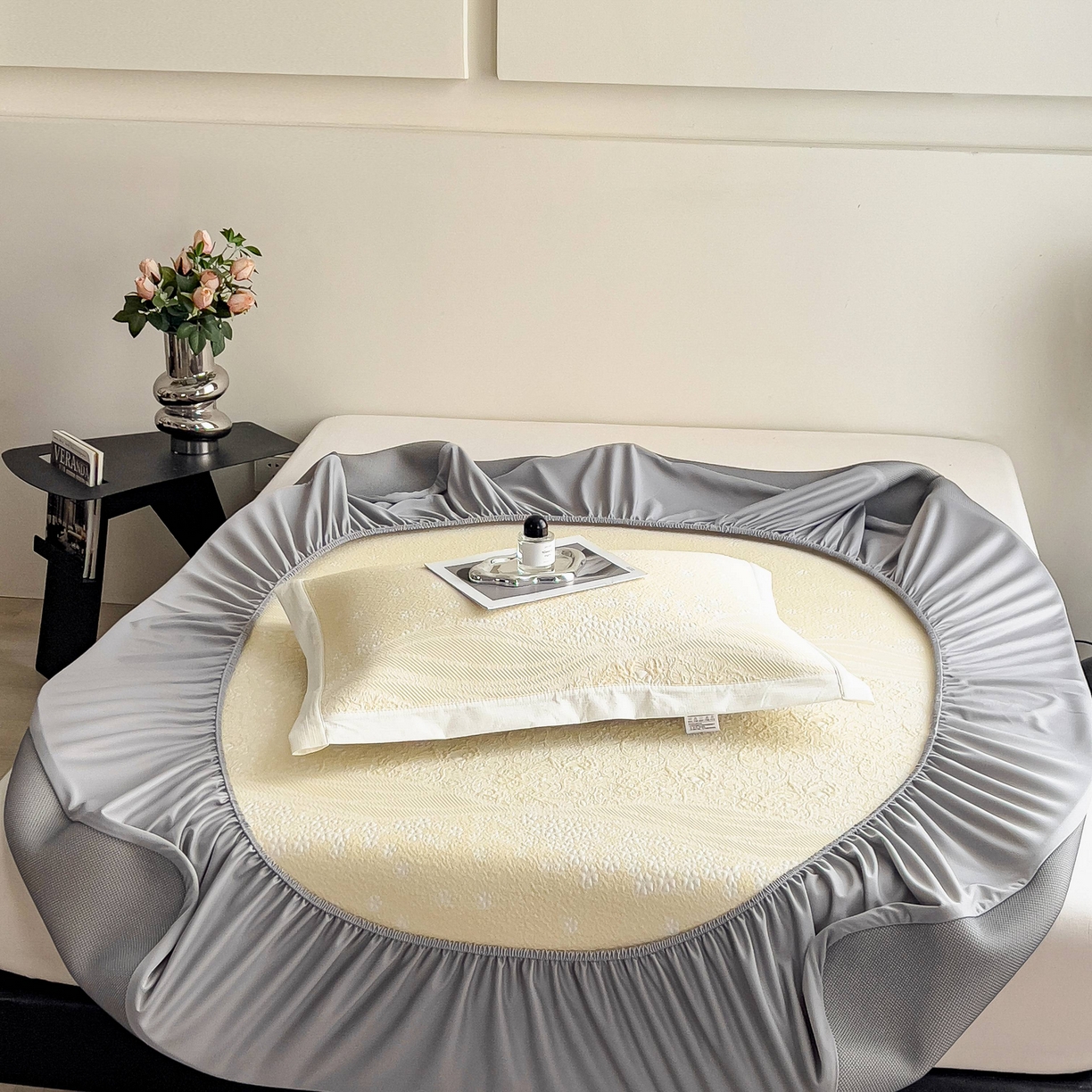 91家纺网 家纺一手货源 找家纺 孩子王家纺 2026春夏新款PE乙纶学生宿舍高克重凉感值过0.21冰豆豆席凉感席子凉席席子 花园淡雅黄 床笠款