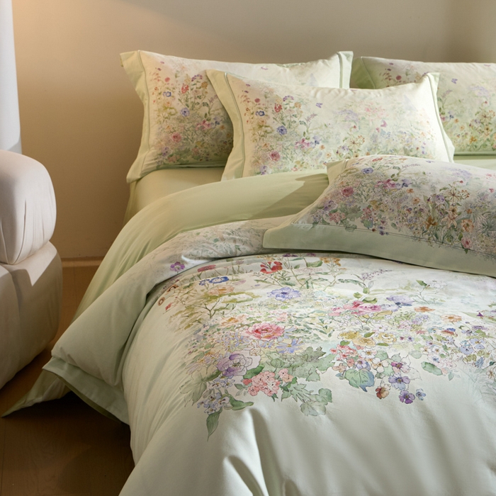 91家纺网 家纺一手货源 找家纺 U品汇 2026新品纯棉全棉平网大版数码印花四件套高端60支长绒棉贡缎埋绳宽边系列 雾花蝶影（绿）