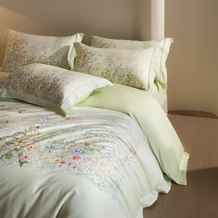 91家纺网 家纺一手货源 找家纺 U品汇 2026新品纯棉全棉平网大版数码印花四件套高端60支长绒棉贡缎埋绳宽边系列 雾花蝶影（绿）