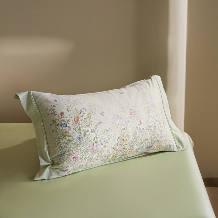 91家纺网 家纺一手货源 找家纺 U品汇 2026新品纯棉全棉平网大版数码印花四件套高端60支长绒棉贡缎埋绳宽边系列 雾花蝶影（绿）