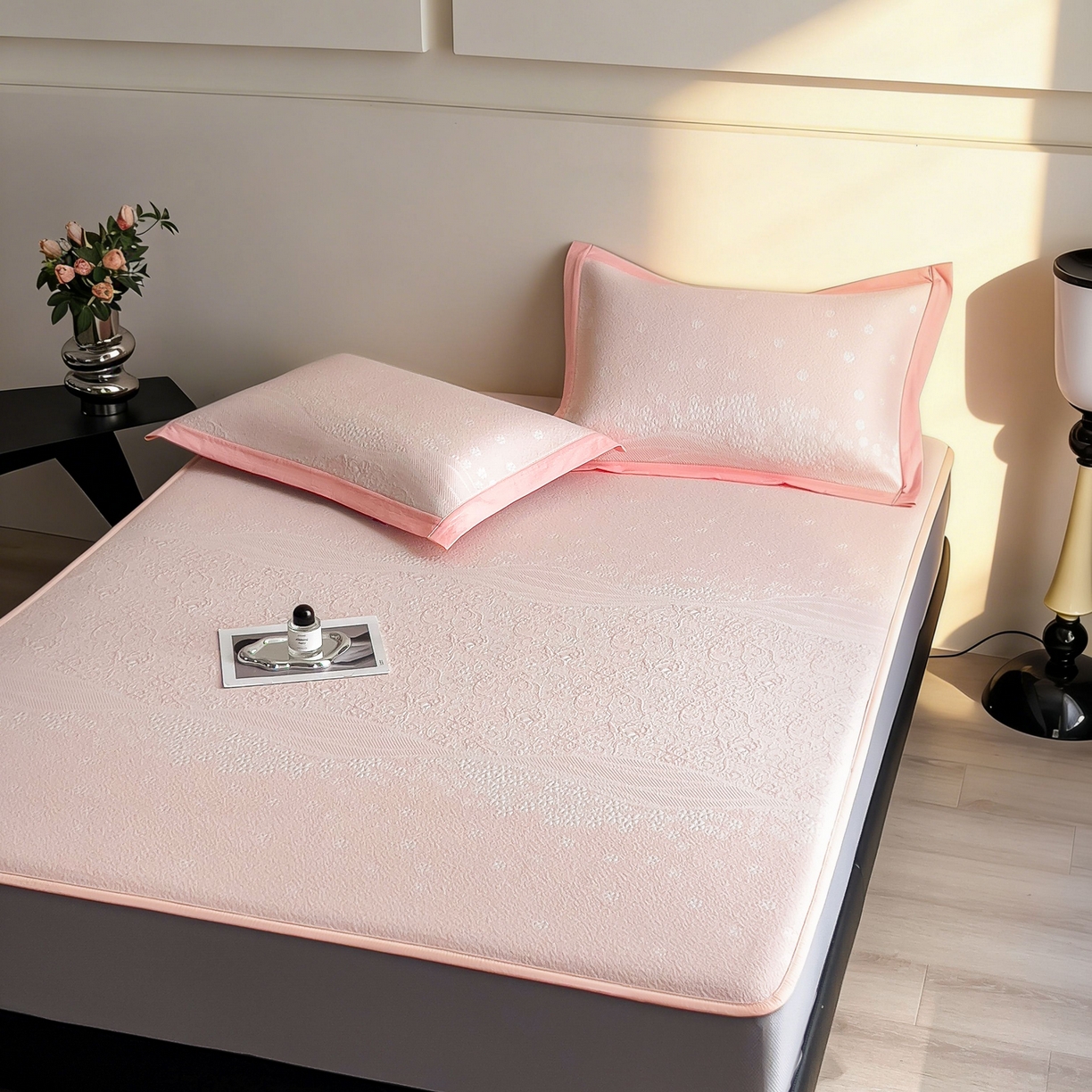 91家纺网 家纺一手货源 找家纺 孩子王家纺 2026春夏新款PE乙纶学生宿舍高克重凉感值过0.21冰豆豆席凉感席子凉席席子 花园蜜裸粉 床笠款