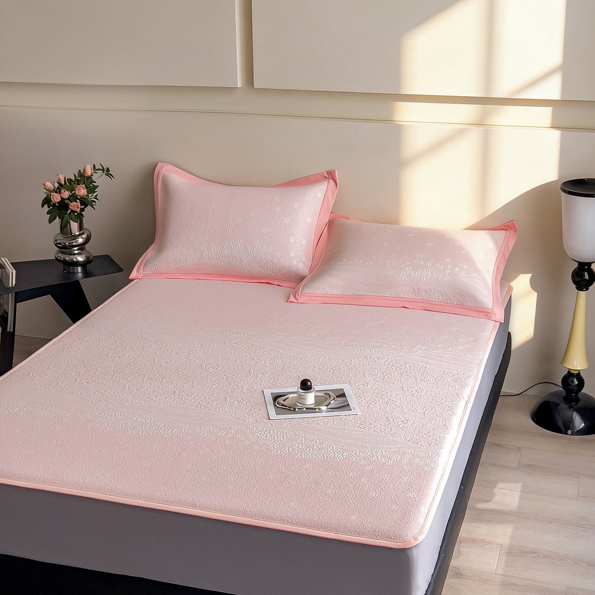 91家纺网 家纺一手货源 找家纺 孩子王家纺 2026春夏新款PE乙纶学生宿舍高克重凉感值过0.21冰豆豆席凉感席子凉席席子 花园蜜裸粉 床笠款