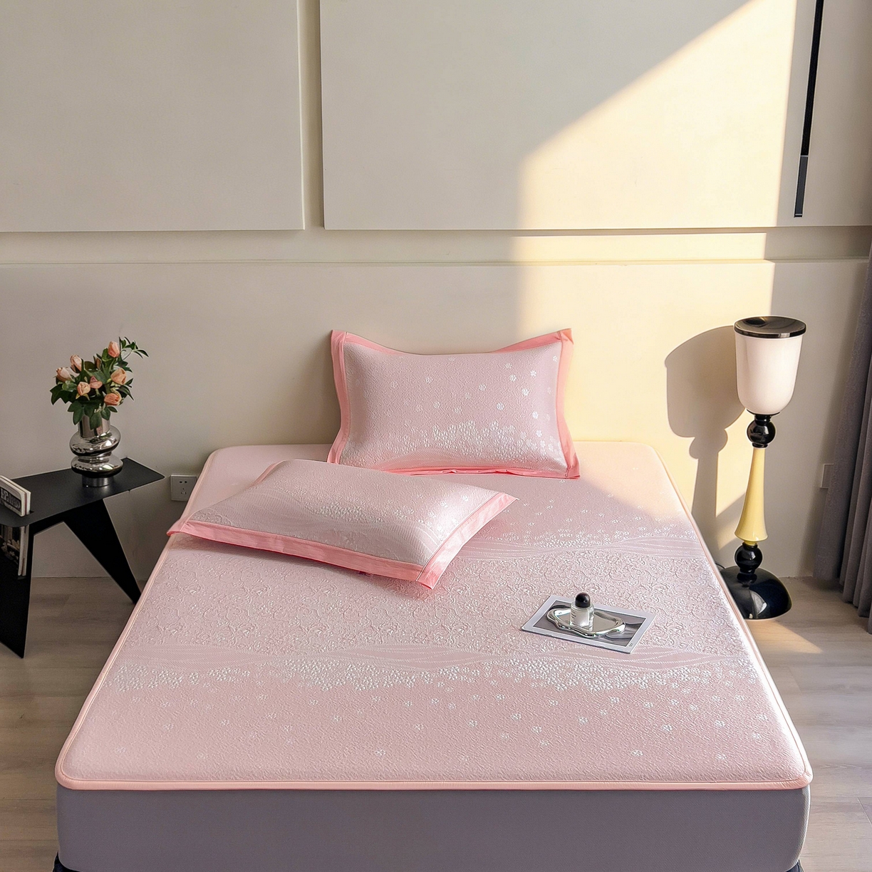 91家纺网 家纺一手货源 找家纺 孩子王家纺 2026春夏新款PE乙纶学生宿舍高克重凉感值过0.21冰豆豆席凉感席子凉席席子 花园蜜裸粉 床笠款