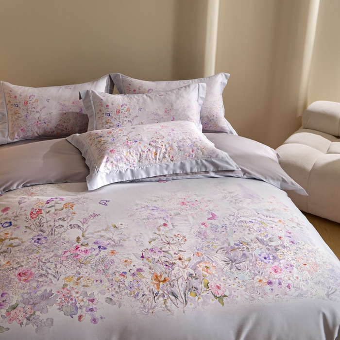 91家纺网 家纺一手货源 找家纺 U品汇 2026新品纯棉全棉平网大版数码印花四件套高端60支长绒棉贡缎埋绳宽边系列 雾花蝶影（紫）