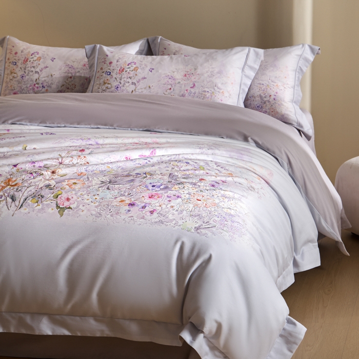 91家纺网 家纺一手货源 找家纺 U品汇 2026新品纯棉全棉平网大版数码印花四件套高端60支长绒棉贡缎埋绳宽边系列 雾花蝶影（紫）