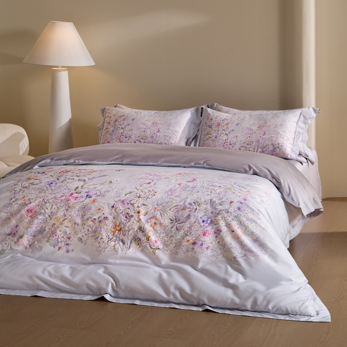 91家纺网 家纺一手货源 找家纺 U品汇 2026新品纯棉全棉平网大版数码印花四件套高端60支长绒棉贡缎埋绳宽边系列 雾花蝶影（紫）