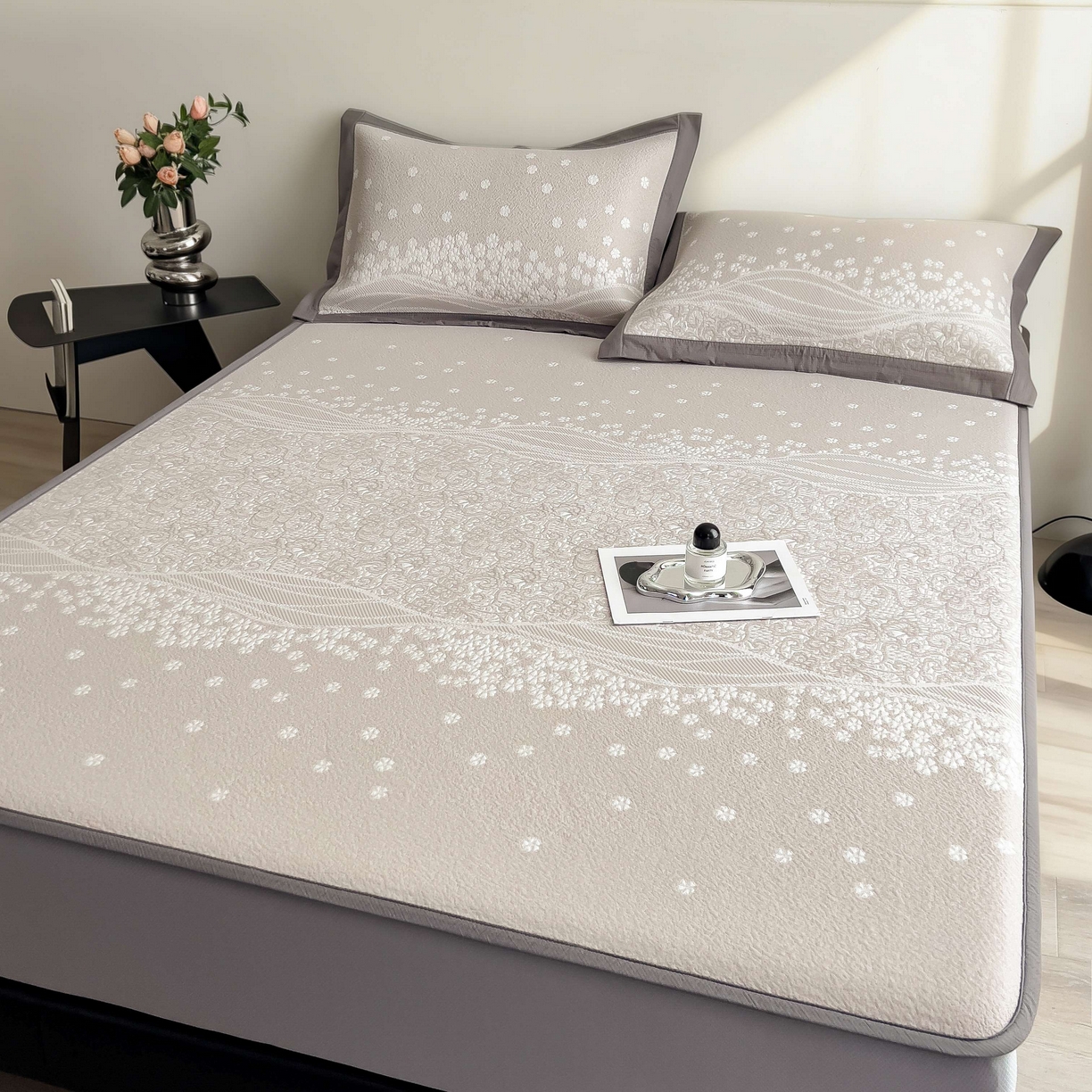 91家纺网 家纺一手货源 找家纺 孩子王家纺 2026春夏新款PE乙纶学生宿舍高克重凉感值过0.21冰豆豆席凉感席子凉席席子 花园奶酪咖 床笠款