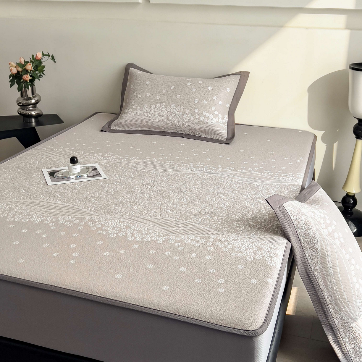 91家纺网 家纺一手货源 找家纺 孩子王家纺 2026春夏新款PE乙纶学生宿舍高克重凉感值过0.21冰豆豆席凉感席子凉席席子 花园奶酪咖 床笠款