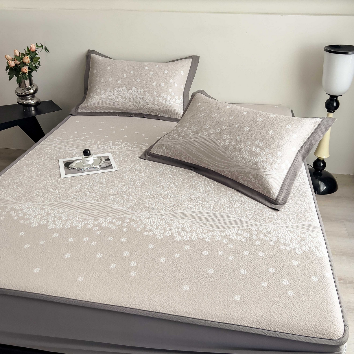 91家纺网 家纺一手货源 找家纺 孩子王家纺 2026春夏新款PE乙纶学生宿舍高克重凉感值过0.21冰豆豆席凉感席子凉席席子 花园奶酪咖 床笠款