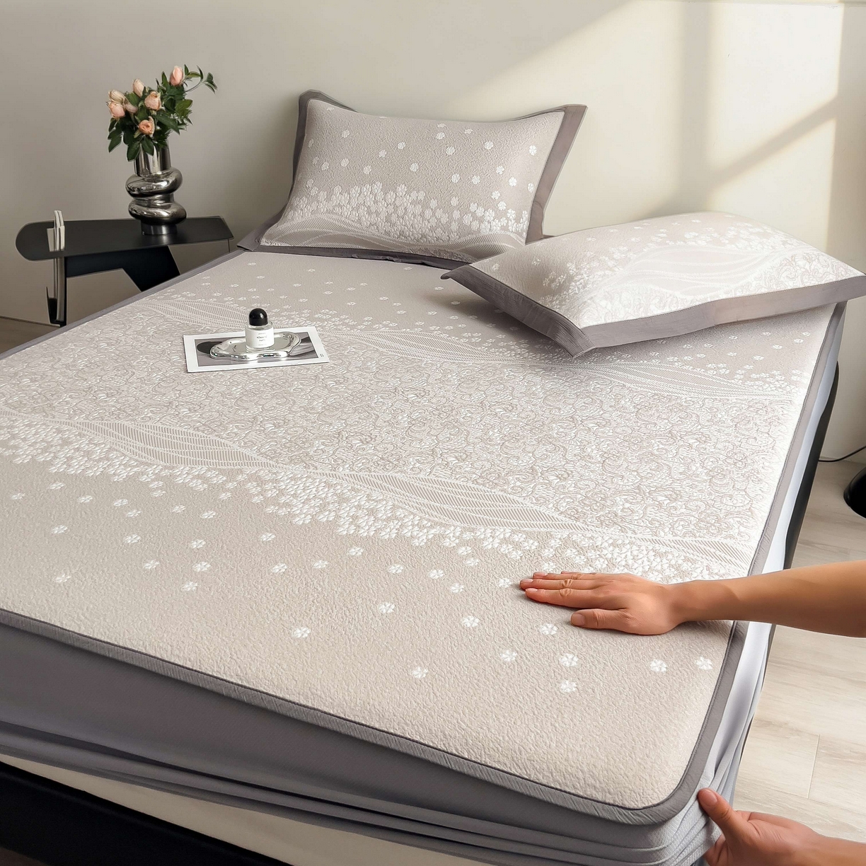 91家纺网 家纺一手货源 找家纺 孩子王家纺 2026春夏新款PE乙纶学生宿舍高克重凉感值过0.21冰豆豆席凉感席子凉席席子 花园奶酪咖 床笠款