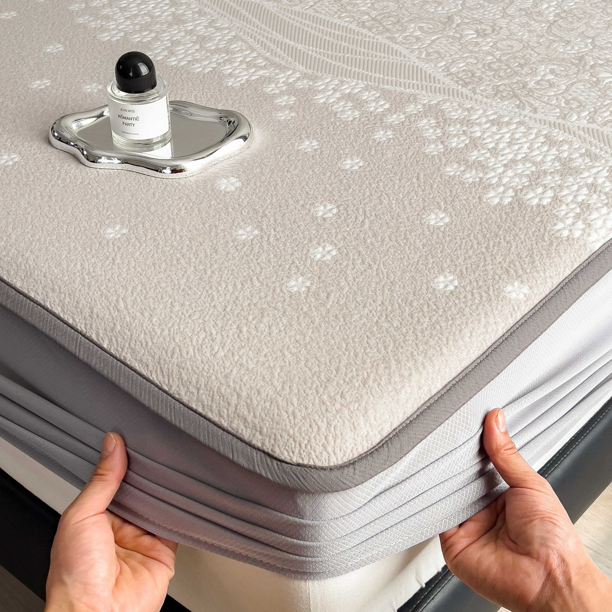 91家纺网 家纺一手货源 找家纺 孩子王家纺 2026春夏新款PE乙纶学生宿舍高克重凉感值过0.21冰豆豆席凉感席子凉席席子 花园奶酪咖 床笠款