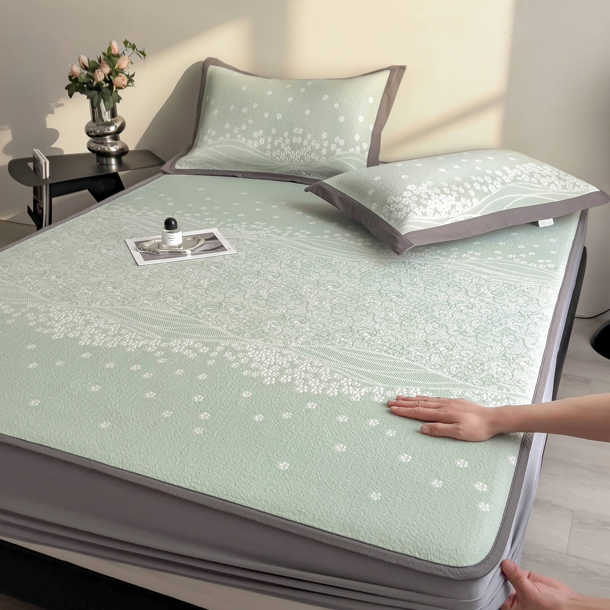 91家纺网 家纺一手货源 找家纺 孩子王家纺 2026春夏新款PE乙纶学生宿舍高克重凉感值过0.21冰豆豆席凉感席子凉席席子 花园青草绿 床笠款