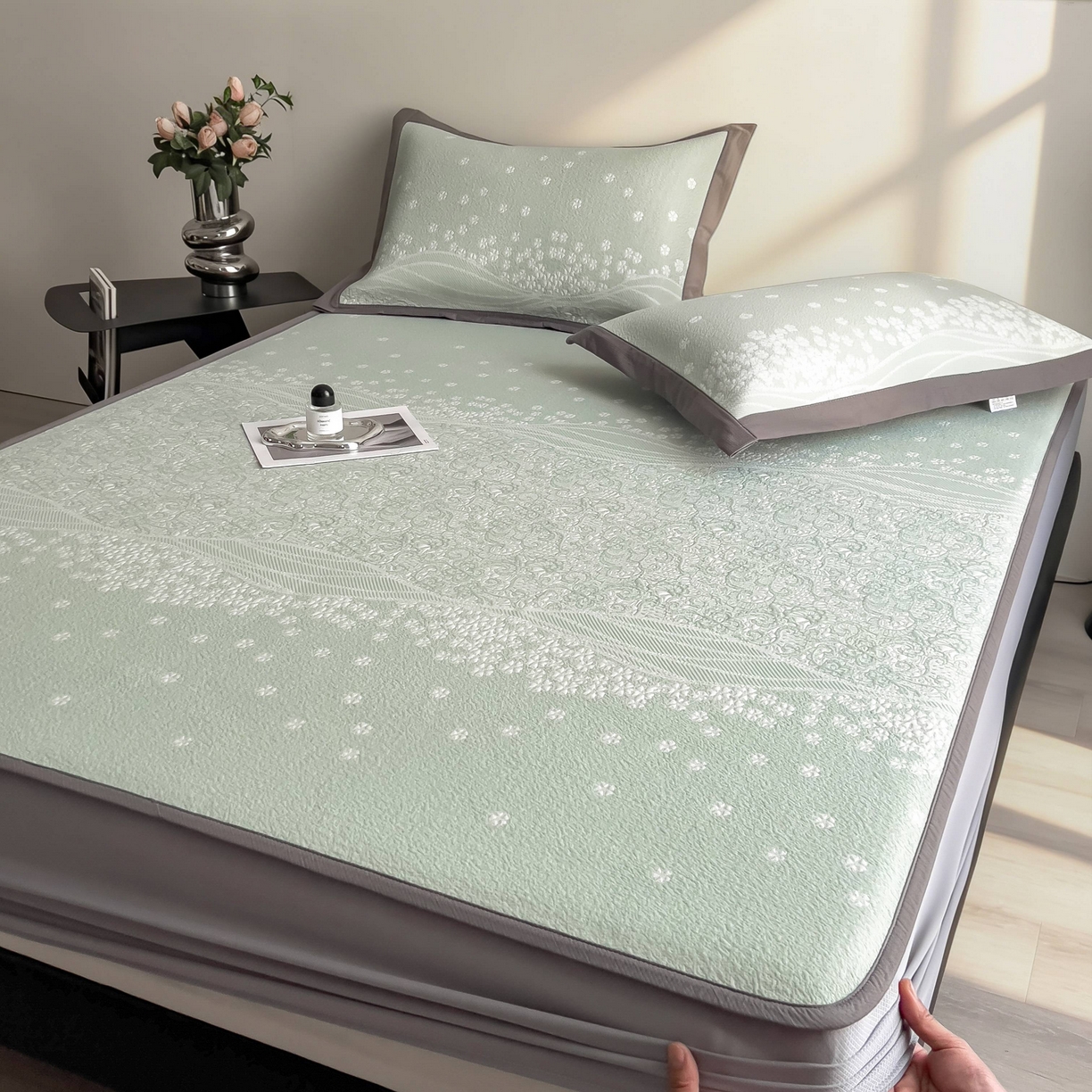 91家纺网 家纺一手货源 找家纺 孩子王家纺 2026春夏新款PE乙纶学生宿舍高克重凉感值过0.21冰豆豆席凉感席子凉席席子 花园青草绿 床笠款