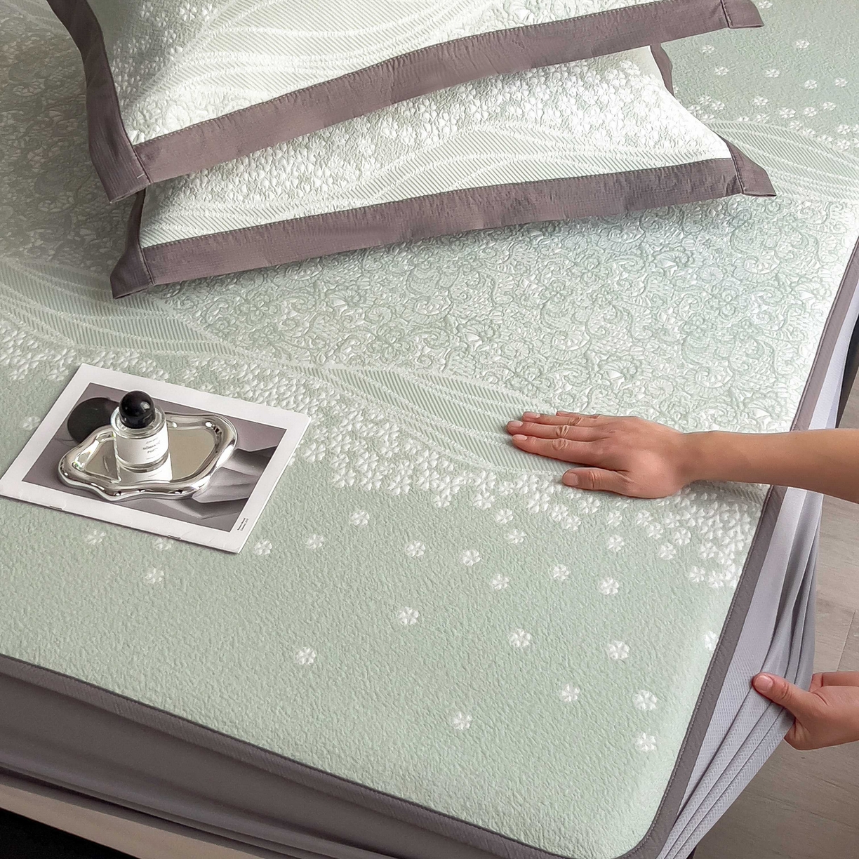 91家纺网 家纺一手货源 找家纺 孩子王家纺 2026春夏新款PE乙纶学生宿舍高克重凉感值过0.21冰豆豆席凉感席子凉席席子 花园青草绿 床笠款